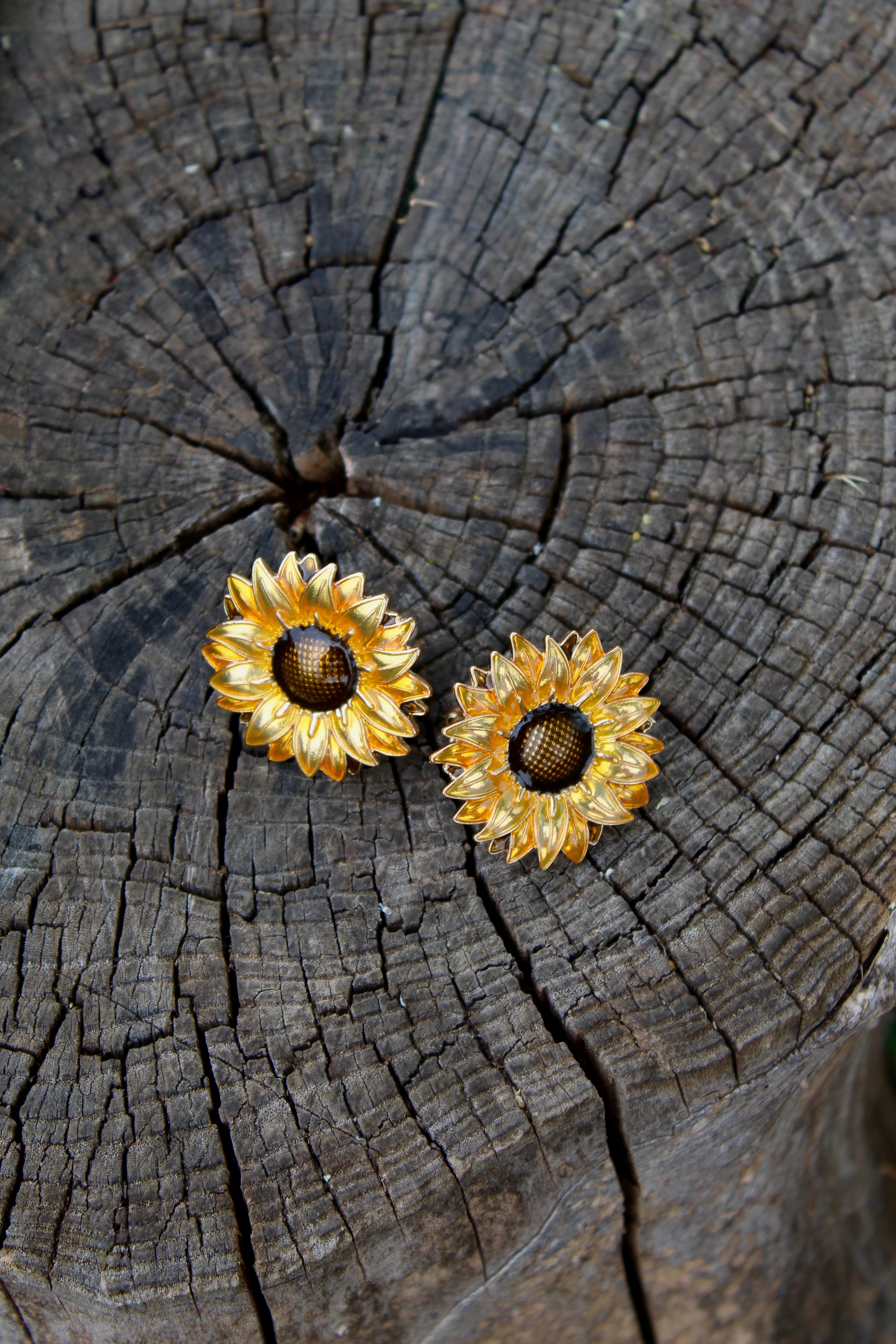 Sunflower Ring by Ravi Blue. (Size10)