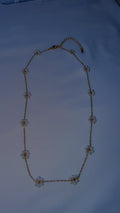 Dainty gold flower necklace ￼