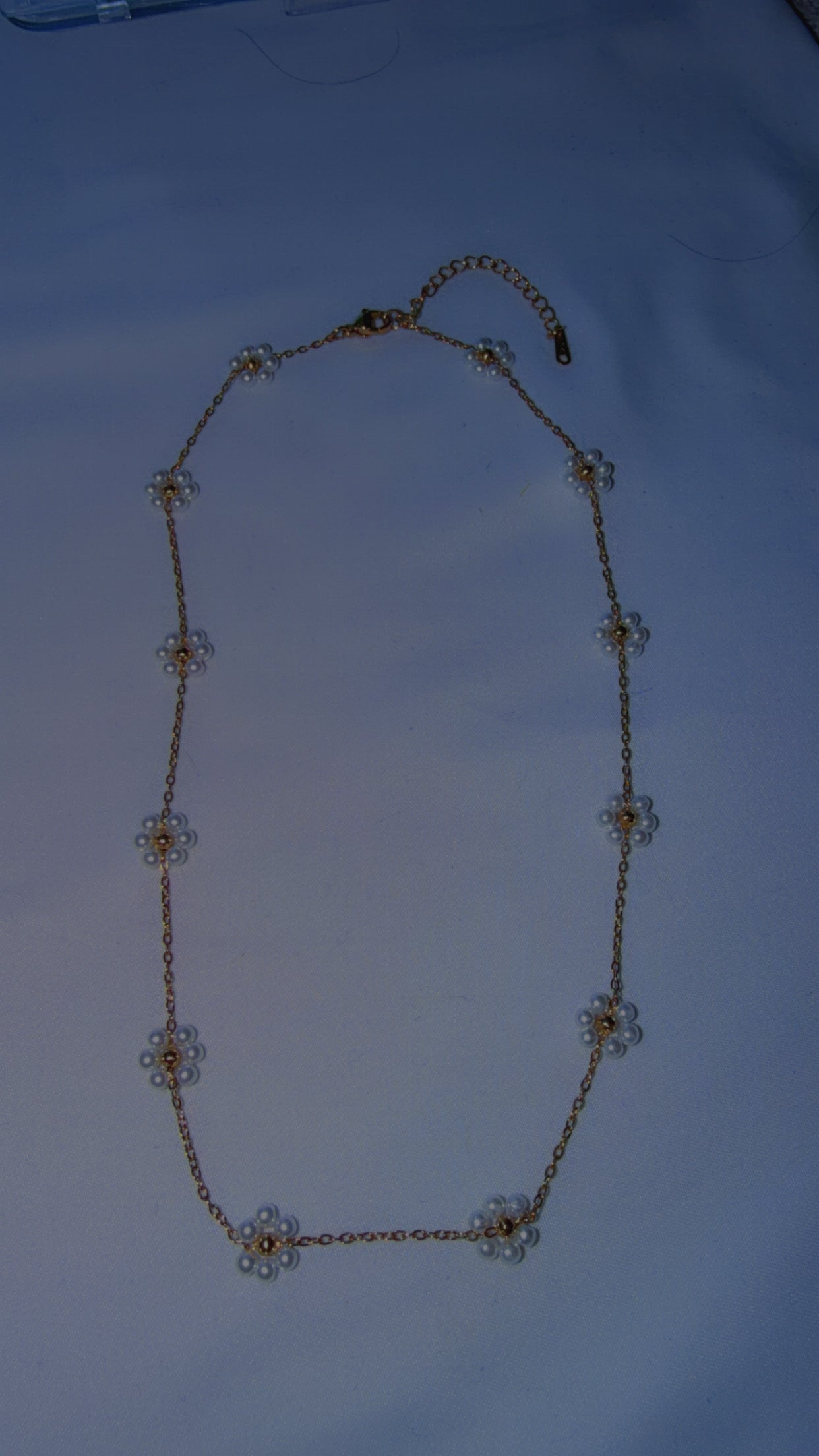 Dainty gold flower necklace ￼