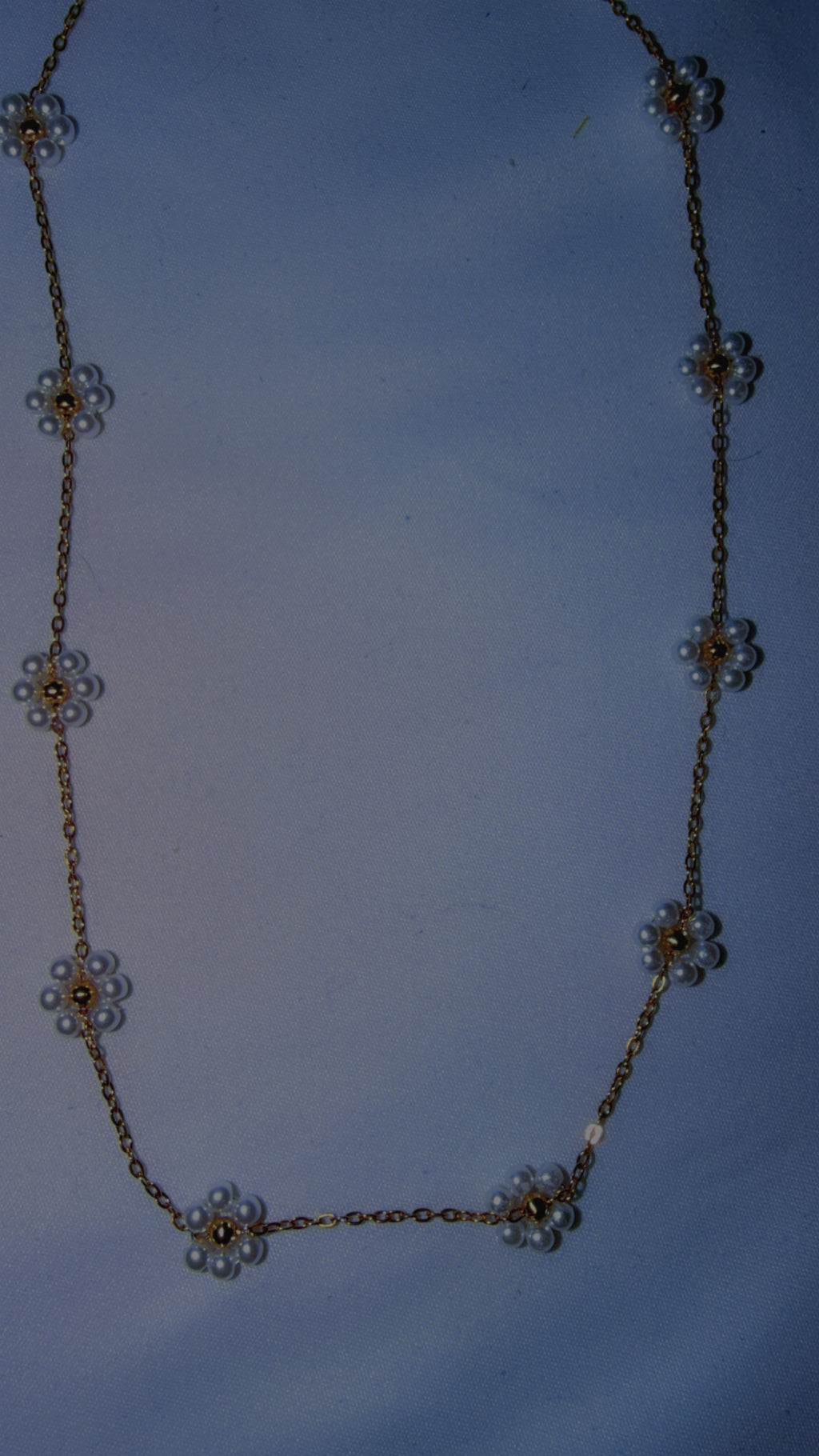 Dainty gold flower necklace ￼
